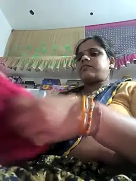 Hot suini online show from 02-15-26, 04:28