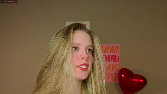 Snapshot of TiffinyMergist chatting on 02-20-26, 07:05 TiffinyMergist online show from 02-20-26, 07:05