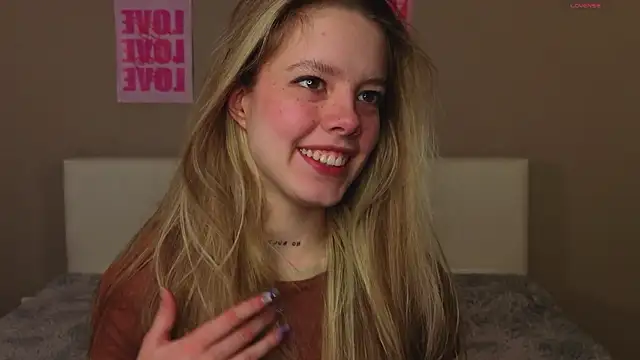 Snapshot of TiffinyMergist chatting on 02-06-26, 06:04 TiffinyMergist online show from 02-06-26, 06:04