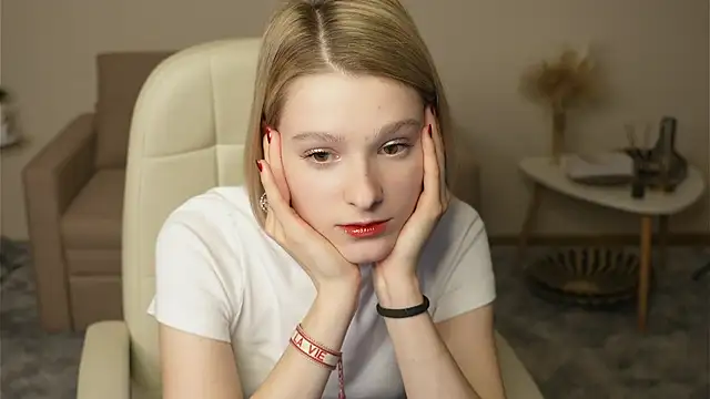 EvitaMull online show from 11-10-25, 02:55