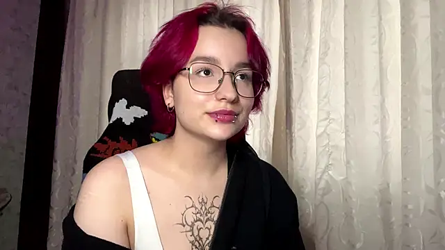 Snapshot of TheaMacrae chatting on 11-09-25, 12:20 TheaMacrae online show from 11-09-25, 12:20