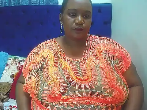 Snapshot of BMWWWXXX chatting on 11-13-25, 08:18 BMWWWXXX online show from 11-13-25, 08:18