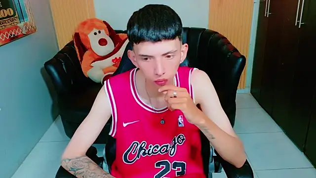 Snapshot of Arthur_Loui chatting on 11-09-25, 12:31 Arthur Loui online show from 11-09-25, 12:31