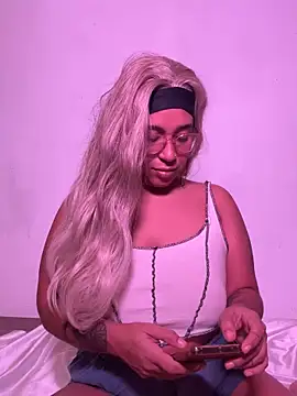 Snapshot of CaneliitaBlaze chatting on 11-11-25, 11:27 CaneliitaBlaze online show from 11-11-25, 11:27