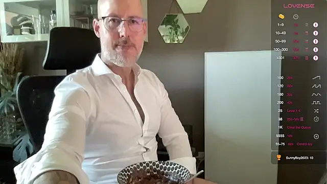Snapshot of the_new_fit_rubinho chatting on 04-30-26, 07:59 the new fit rubinho online show from 04-30-26, 07:59