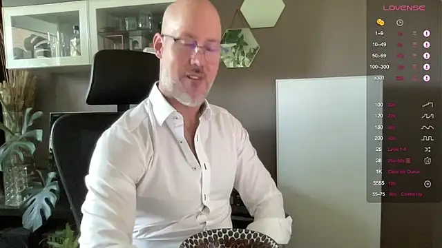 Snapshot of the_new_fit_rubinho chatting on 05-21-26, 07:50 the new fit rubinho online show from 05-21-26, 07:50