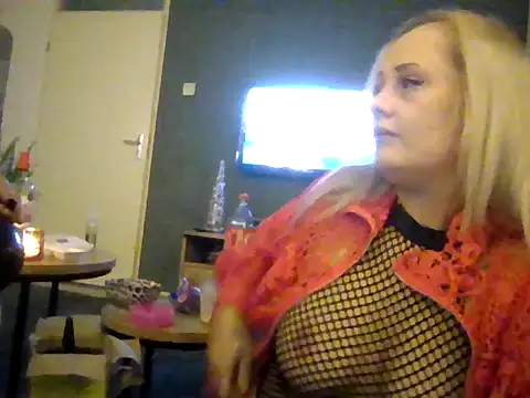 Snapshot of lorenarowena chatting on 11-14-25, 12:25 lorenarowena online show from 11-14-25, 12:25