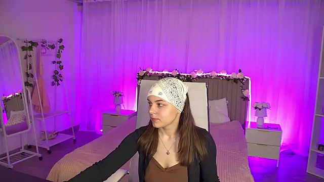 FrancescaCavaliere online show from 05-05-26, 06:49