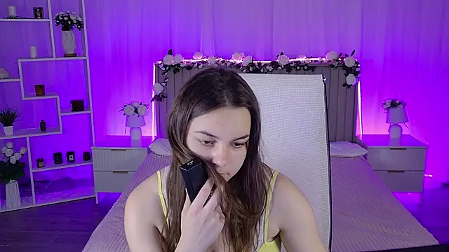 FrancescaCavaliere online show from 07-27-26, 12:45