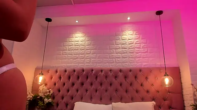 Snapshot of miel_18 chatting on 01-17-26, 03:43 miel 18 online show from 01-17-26, 03:43