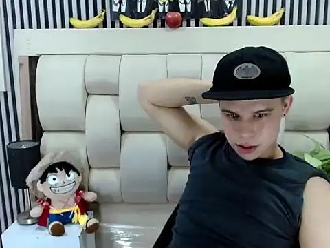 Liam York  online show from 11-21-25, 02:54