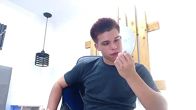 Liam York  online show from 01-11-26, 04:47