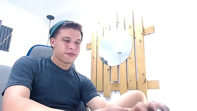 Liam York  online show from 01-11-26, 04:30