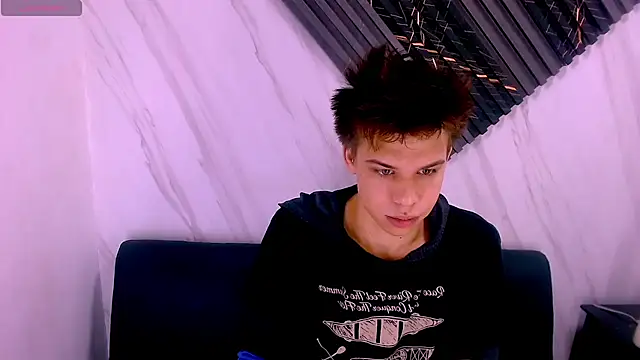 Liam York  online show from 04-12-26, 03:43