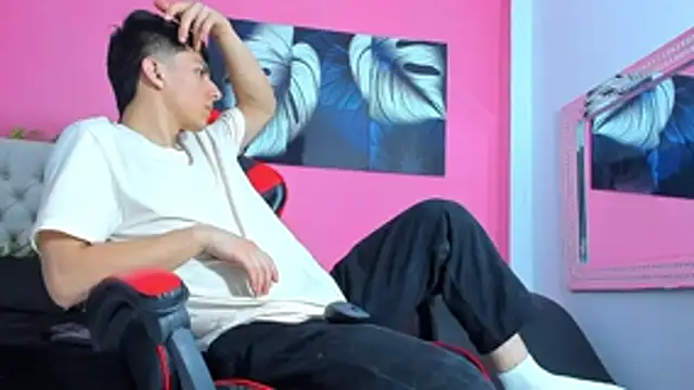 ElanGiraldo online show from 11-13-25, 10:35