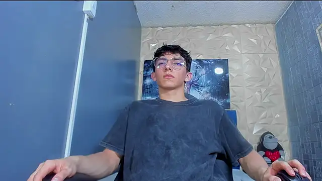 Snapshot of ElanGiraldo chatting on 06-22-26, 11:35 ElanGiraldo online show from 06-22-26, 11:35
