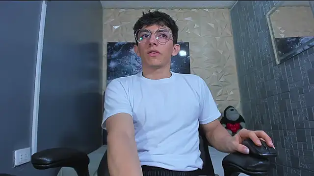 Snapshot of ElanGiraldo chatting on 06-16-26, 11:16 ElanGiraldo online show from 06-16-26, 11:16