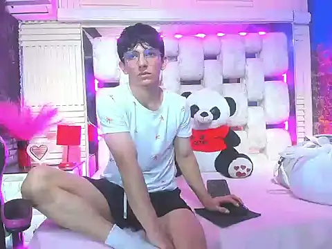 ElanGiraldo online show from 03-21-26, 12:01