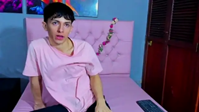 ElanGiraldo online show from 11-22-25, 10:08