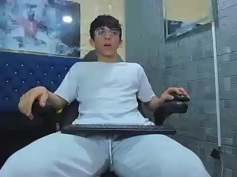 ElanGiraldo online show from 03-27-26, 11:27