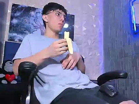 ElanGiraldo online show from 04-10-26, 10:06