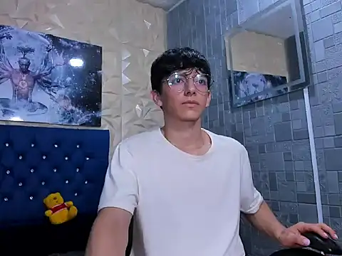 ElanGiraldo online show from 03-31-26, 10:12