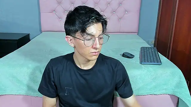 ElanGiraldo online show from 01-05-26, 11:41