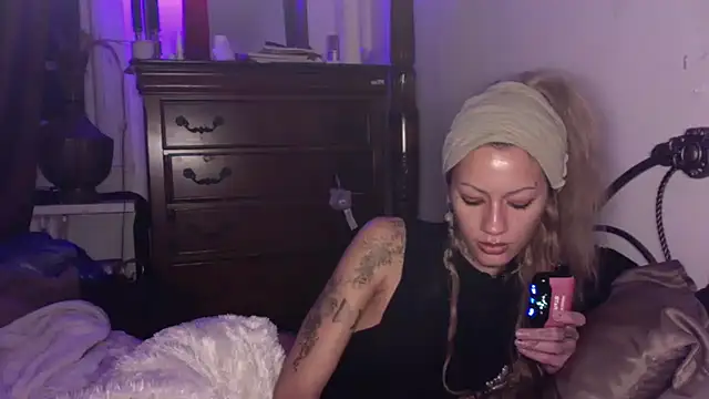 luxxylola online show from 12-01-25, 08:59