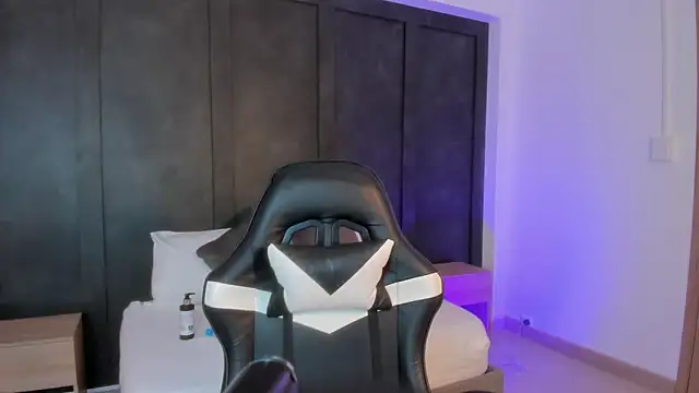 Snapshot of alissongirl_ chatting on 02-18-26, 07:10 alissongirl online show from 02-18-26, 07:10