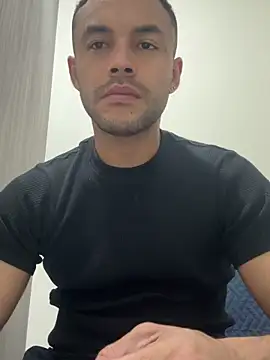 Snapshot of Naim__ chatting on 11-27-25, 04:35 Naim online show from 11-27-25, 04:35