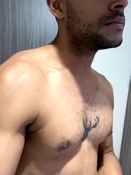 Snapshot of Naim__ chatting on 11-13-25, 03:43 Naim online show from 11-13-25, 03:43