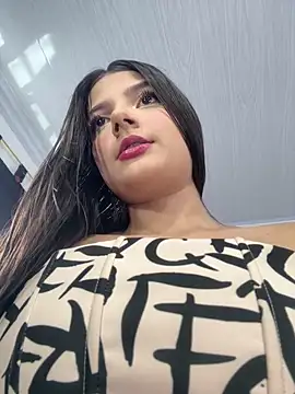 Snapshot of EmmiiGlow chatting on 02-18-26, 08:38 EmmiiGlow online show from 02-18-26, 08:38