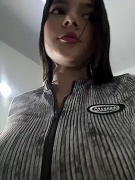 EmmiiGlow online show from 04-12-26, 10:57