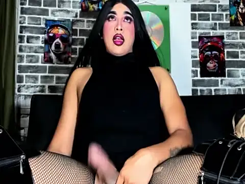 aurora russo  online show from 12-19-25, 04:05