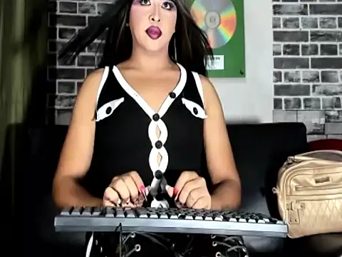 aurora russo  online show from 01-10-26, 05:25