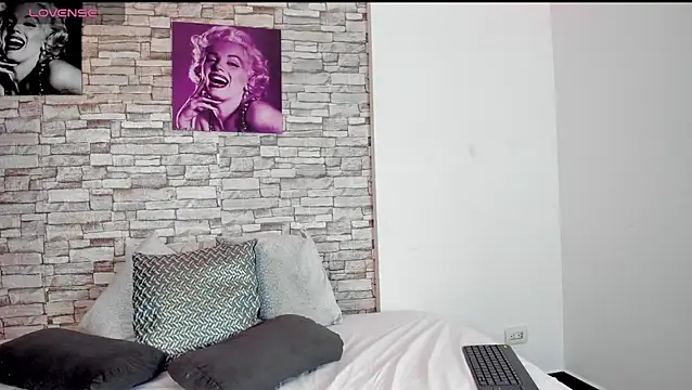 sofiaalarson online show from 01-13-26, 11:47