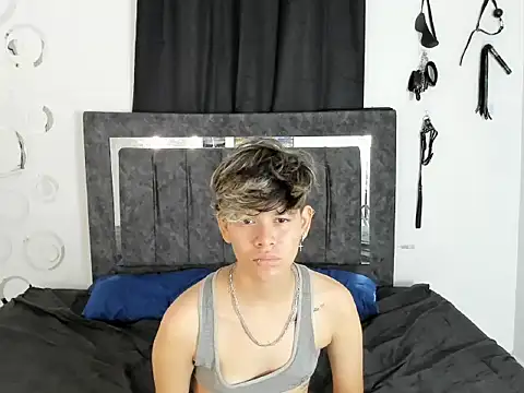 Lily and Lina online show from 11-12-25, 12:42