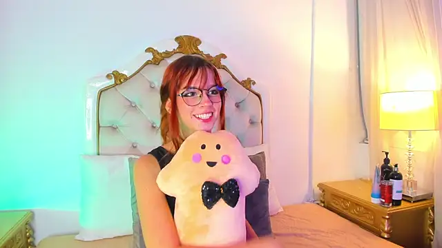 Snapshot of scarlett_smith_3 chatting on 06-06-26, 02:06 scarlett smith 3 online show from 06-06-26, 02:06