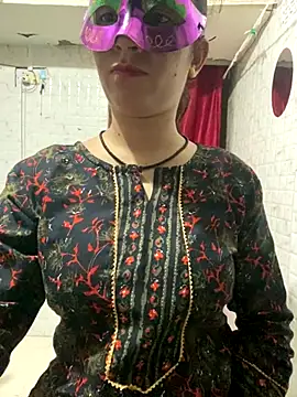 Snapshot of Red_Queen_11 chatting on 11-17-25, 06:56 Red Queen 11 online show from 11-17-25, 06:56