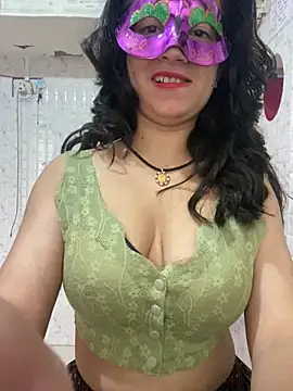 Snapshot of Red_Queen_11 chatting on 11-17-25, 03:54 Red Queen 11 online show from 11-17-25, 03:54