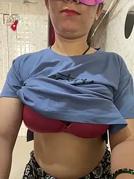 Snapshot of Red_Queen_11 chatting on 11-16-25, 07:46 Red Queen 11 online show from 11-16-25, 07:46