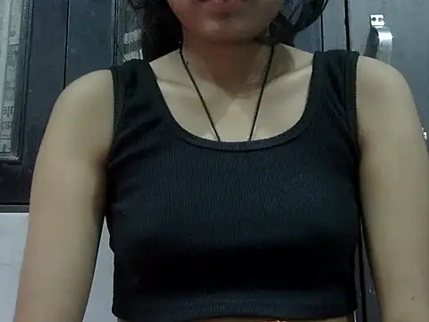 SEXY PRIYA83 online show from 03-28-26, 12:33