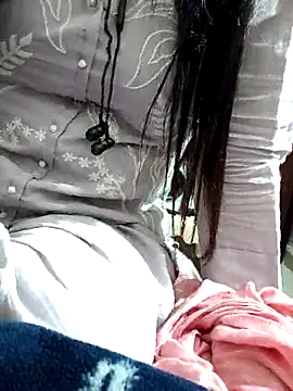 Snapshot of Mamta_185 chatting on 11-13-25, 06:12 Mamta 185 online show from 11-13-25, 06:12