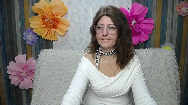 Snapshot of RoseHille chatting on 04-19-26, 05:19 RoseHille online show from 04-19-26, 05:19