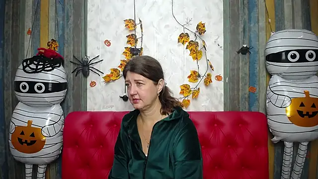 Snapshot of RoseHille chatting on 11-15-25, 10:41 RoseHille online show from 11-15-25, 10:41