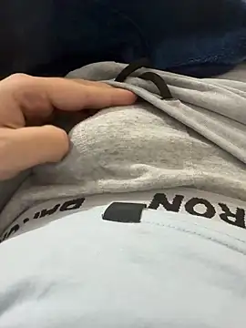 Snapshot of Alsa7erA chatting on 11-10-25, 01:27 Alsa7erA online show from 11-10-25, 01:27