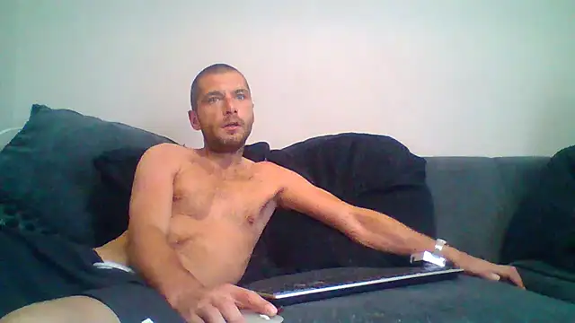 Snapshot of Kinkycouple142 chatting on 05-26-26, 06:28 Kinkycouple142 online show from 05-26-26, 06:28