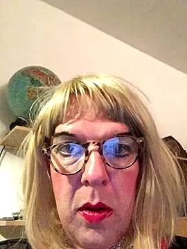 simone xdressing online show from 09-21-25, 12:05