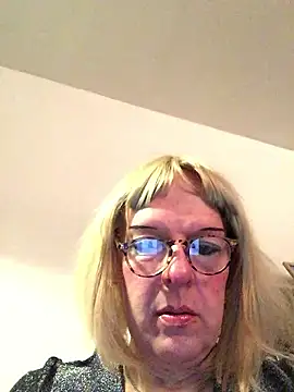 simone xdressing online show from 01-13-26, 07:40