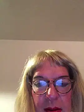 Snapshot of simone_xdressing chatting on 06-16-26, 11:38 simone xdressing online show from 06-16-26, 11:38